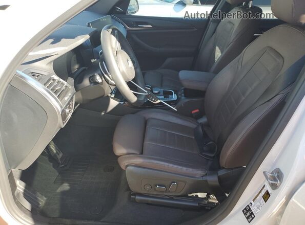 5UX53DP02R9W41345 2024 BMW X3 White Front interior view