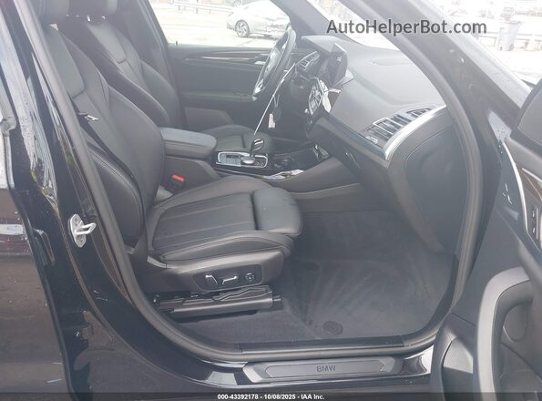 5UX53DP04R9X23948 2024 BMW X3 Black Front interior view