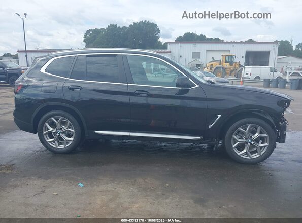 5UX53DP04R9X23948 2024 BMW X3 Black Rear interior view