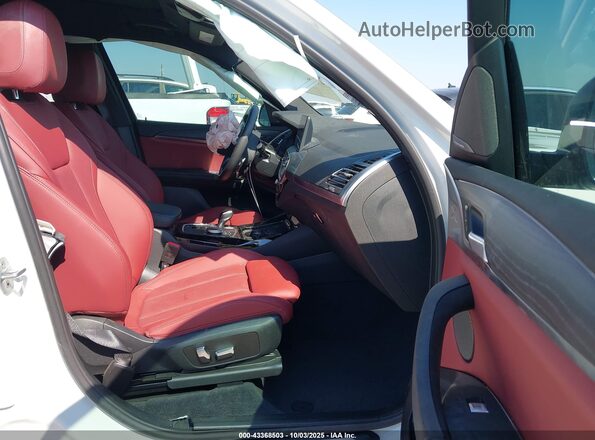 5UX53DP05P9T17660 2023 BMW X3 White Widok wnętrza z przodu