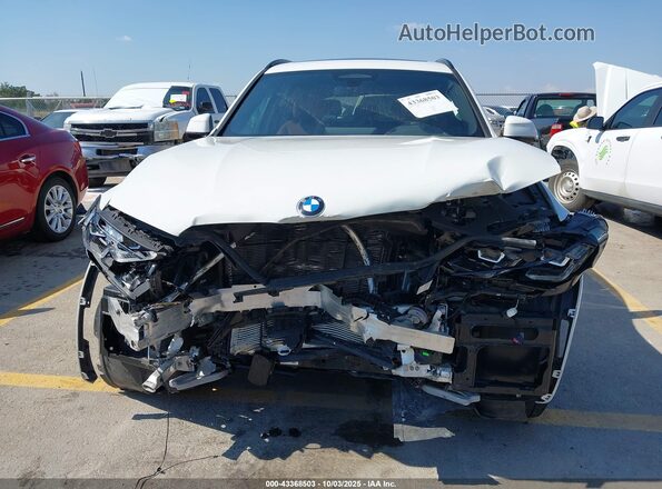 5UX53DP05P9T17660 2023 BMW X3 White Widok wnętrza z tyłu