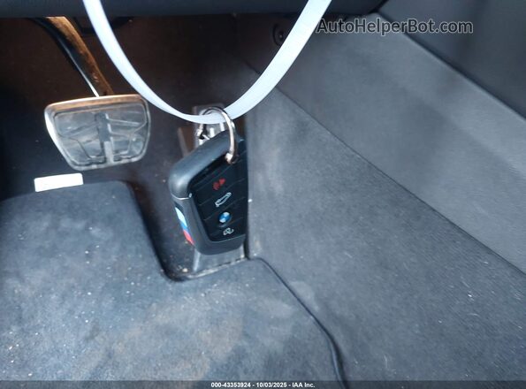 5UX53DP06R9V84549 2024 BMW X3 Gray Vista del salpicadero