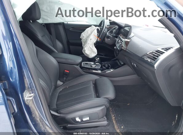 5UX53DP07N9L16667 2022 BMW X3 Blue Vista interior delantera
