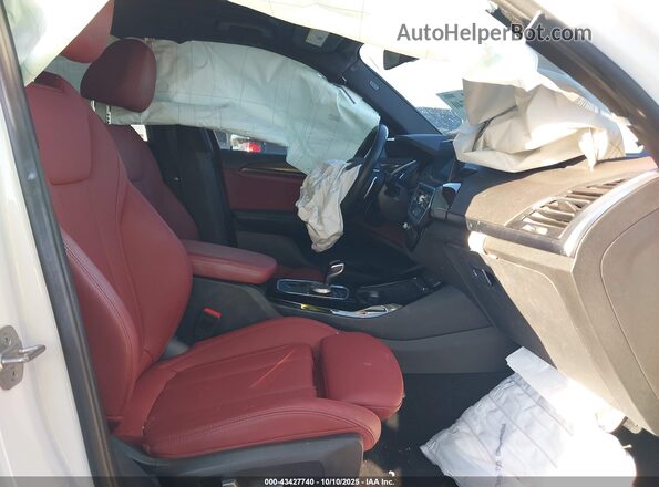 5UX53DP07N9L24249 2022 BMW X3 White Front interior view