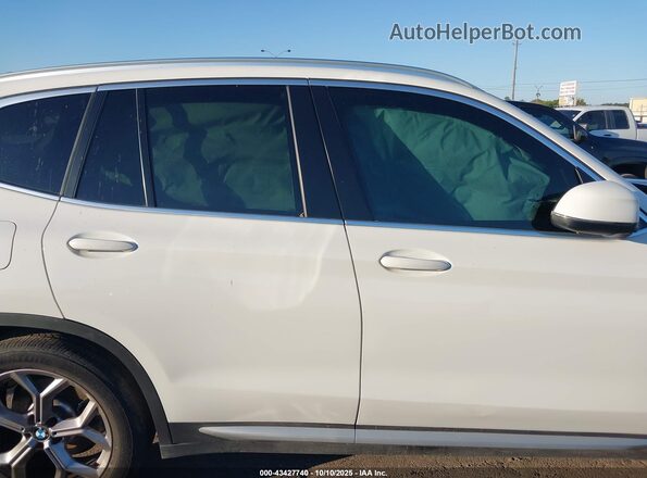 5UX53DP07N9L24249 2022 BMW X3 White Rear interior view