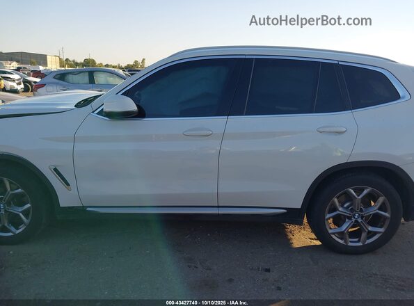 5UX53DP07N9L24249 2022 BMW X3 White 360 interior view