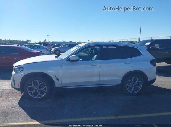 5UX53DP08P9S81267 2023 BMW X3 White სალონის 360-გრადუსიანი ხედი