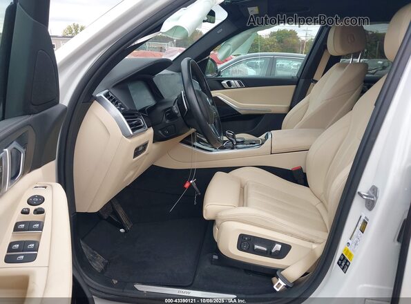 5UXCR6C02L9B81279 2020 BMW X5 White Front interior view