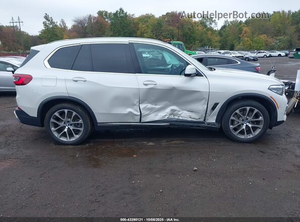 5UXCR6C02L9B81279 2020 BMW X5 White Rear interior view