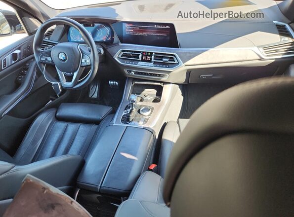 5UXCR6C04L9B11167 2020 BMW X5 White Вид панелі приладів