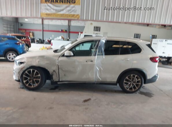5UXCR6C07M9E83555 2021 BMW X5 White სალონის 360-გრადუსიანი ხედი