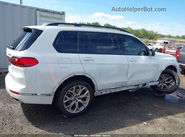 5UXCW2C01N9M36733 2022 BMW X7 White Սալոնի 360 աստիճան տեսք