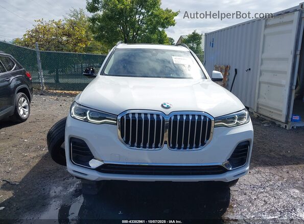 5UXCW2C01N9M36733 2022 BMW X7 White Սալոնի հետևի տեսք