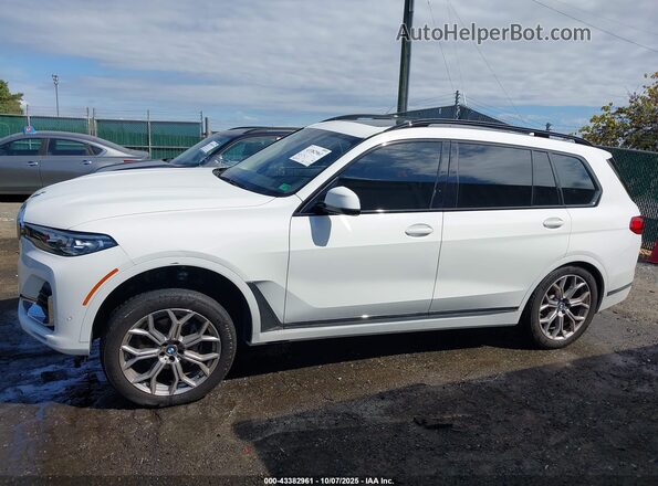 5UXCW2C01N9M36733 2022 BMW X7 White 