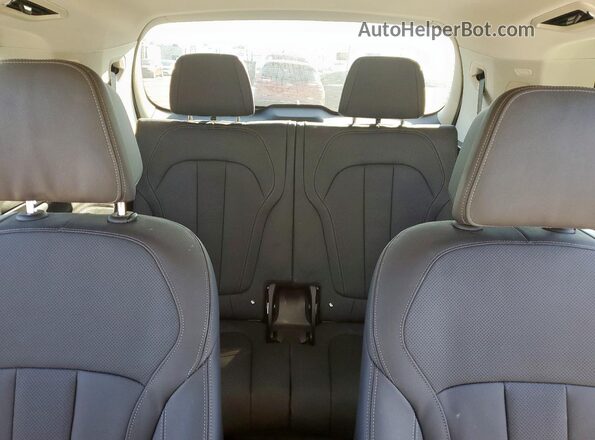 5UXCW2C03L9B15471 2020 BMW X7 White Widok tylnych siedzeń