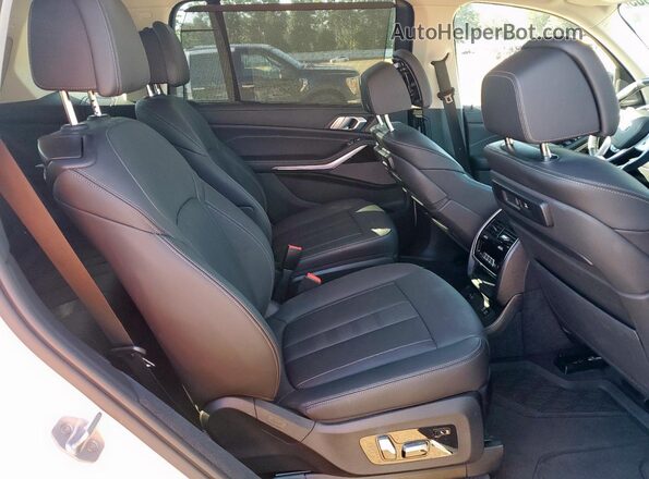 5UXCW2C03L9B15471 2020 BMW X7 White Widok wnętrza z tyłu