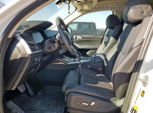 5UXCW2C06M9F17440 2021 BMW X7 White Vista interior delantera
