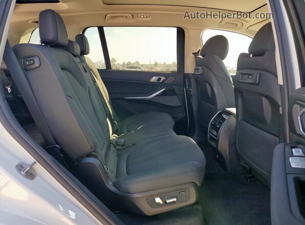 5UXCW2C06M9F17440 2021 BMW X7 White Vista interior trasera