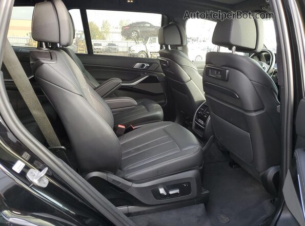 5UXCW2C06M9F30415 2021 BMW X7 Black Widok wnętrza z tyłu