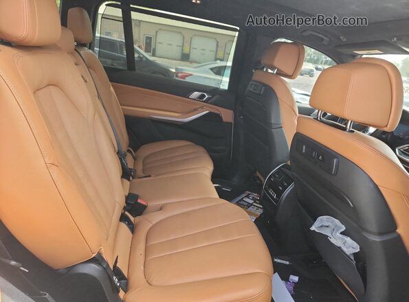 5UXCW2C06N9K57071 2022 BMW X7 White Rear interior view