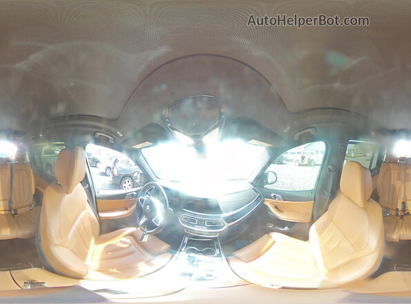 5UXCW2C06N9K57071 2022 BMW X7 White 360 interior view