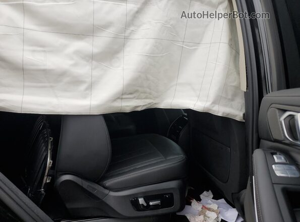 5UXCW2C07L0E74956 2020 BMW X7 Black Rear interior view