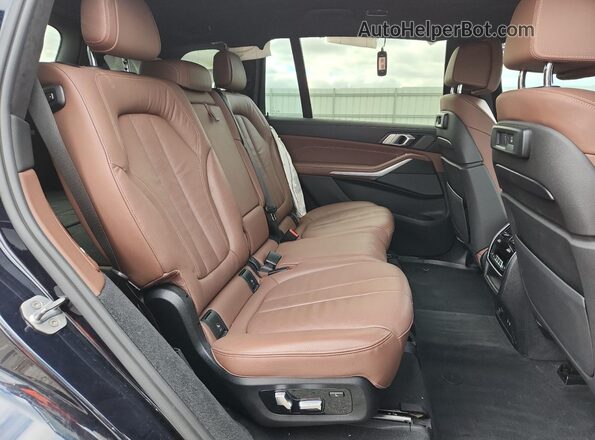 5UXCW2C0XL9A01435 2020 BMW X7 Black Widok wnętrza z tyłu