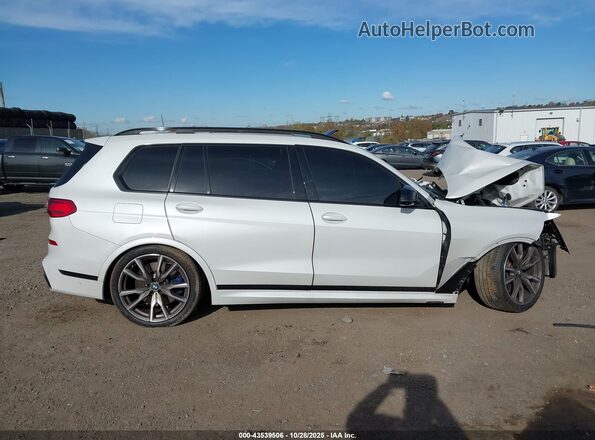 5UXCX6C04N9L32676 2022 BMW X7 White ხელსაწყოთა პანელის ხედი