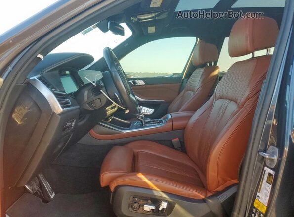 5UXCX6C04N9N00722 2022 BMW X7 Gray Front interior view