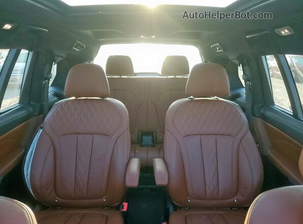 5UXCX6C04N9N00722 2022 BMW X7 Gray Rear seats view