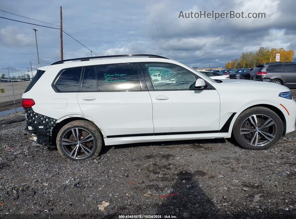 5UXCX6C08N9K31043 2022 BMW X7 White Vista interior trasera