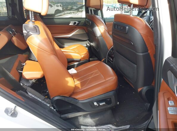 5UXCX6C08N9K31043 2022 BMW X7 White Vista de la etiqueta del VIN