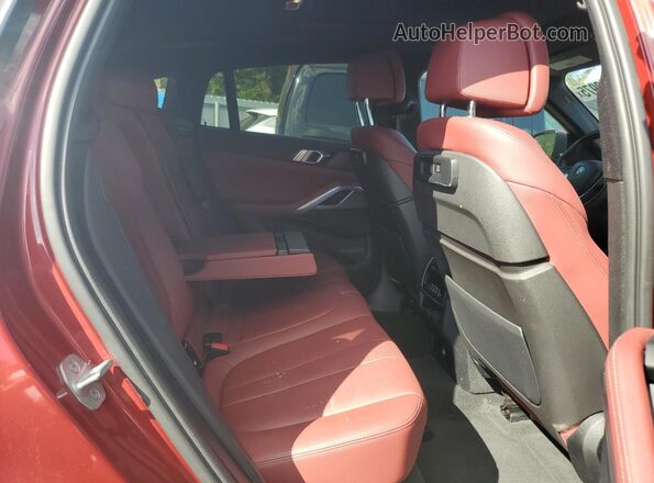 5UXCY6C02N9K95897 2022 BMW X6 Red Vista interior trasera
