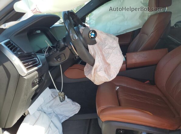5UXCY6C07N9J73178 2022 BMW X6 White Front interior view