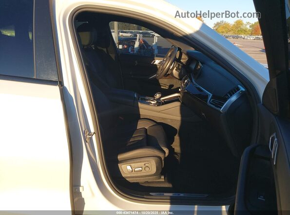 5UXCY6C09M9H71208 2021 BMW X6 White Вид салону спереду