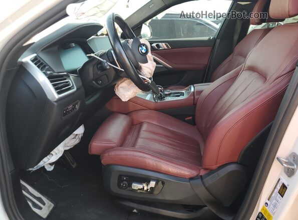 5UXCY8C0XM9G38050 2021 BMW X6 White Widok wnętrza z przodu