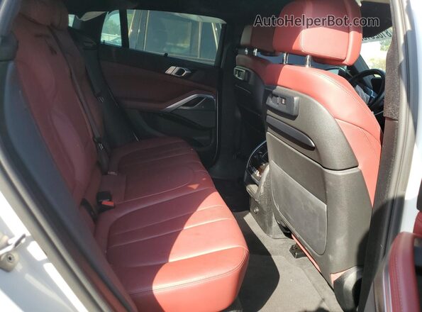5UXCY8C0XM9G38050 2021 BMW X6 White Widok wnętrza z tyłu