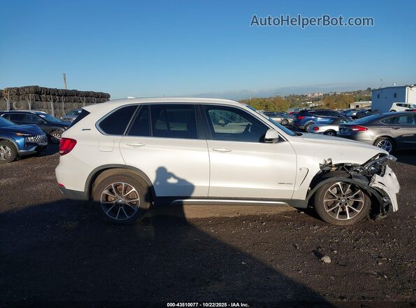 5UXKT0C39H0V97410 2017 BMW X5 Белый Вид задней части салона