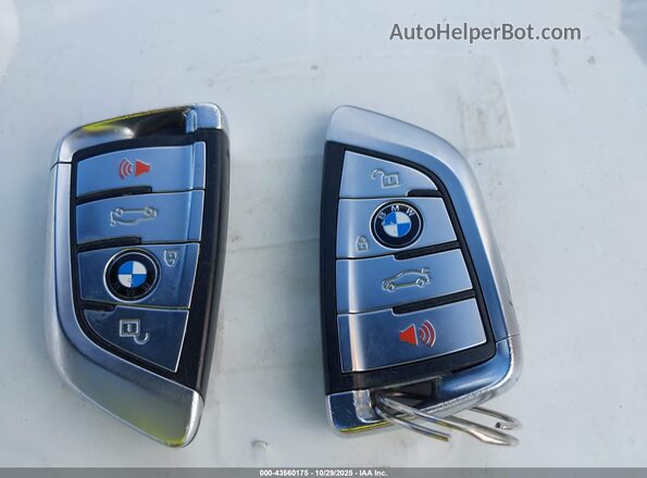 5UXKT0C56G0S75677 2016 BMW X5 Белый Вид панели приборов