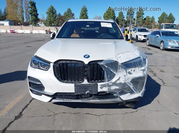 5UXTA6C06N9M97940 2022 BMW X5 White Вид задньої частини салону