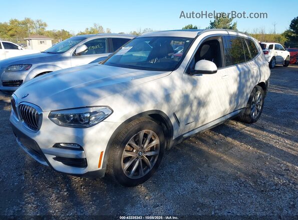 5UXTR9C55JLC69529 2018 BMW X3 White Vista tres cuartos delantera izquierda