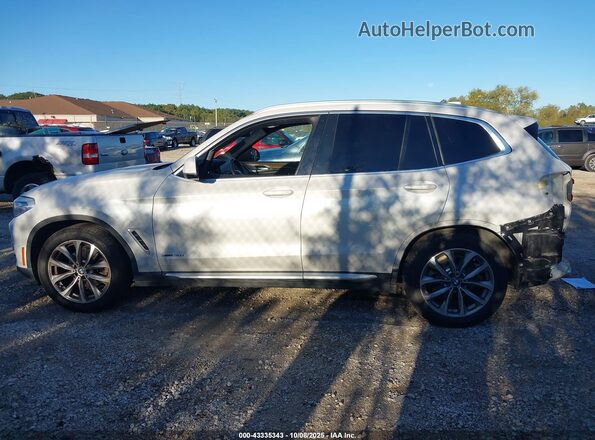 5UXTR9C55JLC69529 2018 BMW X3 White Vista interior de 360 grados