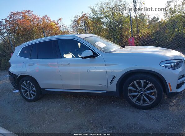 5UXTR9C55JLC69529 2018 BMW X3 White Vista interior trasera