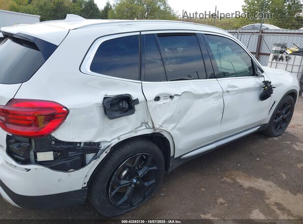 5UXTY3C00M9D90801 2021 BMW X3 White Front view