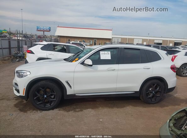 5UXTY3C00M9D90801 2021 BMW X3 White 360 interior view