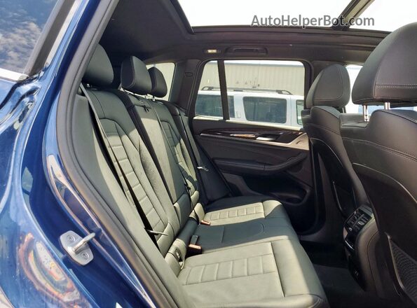 5UXTY3C0XM9G56017 2021 BMW X3 Blue Widok wnętrza z tyłu