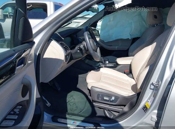 5UXTY5C03LLT38606 2020 BMW X3 Silver Widok wnętrza z przodu
