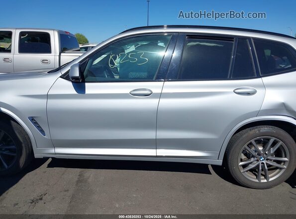 5UXTY5C03LLT38606 2020 BMW X3 Silver Widok wnętrza z tyłu
