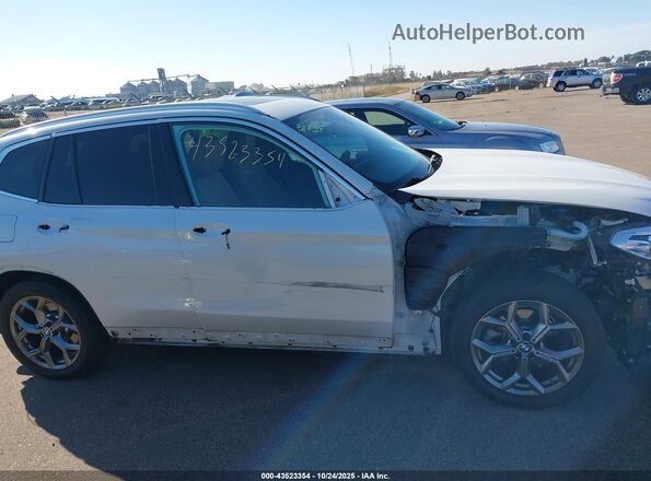 5UXTY5C05M9E25263 2021 BMW X3 White უკანა სალონის ხედი
