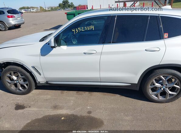 5UXTY5C05M9E25263 2021 BMW X3 White სალონის 360-გრადუსიანი ხედი